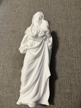 Lenox White Bisque Porcelain Draped Madonna & Child Figurine